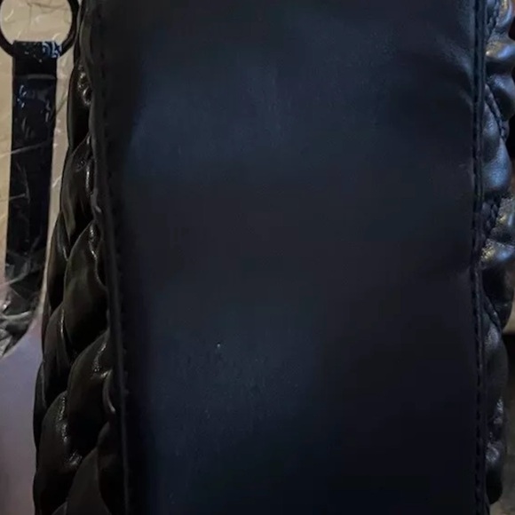 Gilda Paris NWT Black quilted Vegan Leather Shoulder Bag, Crossbody, Clutch - Picture 4 of 8